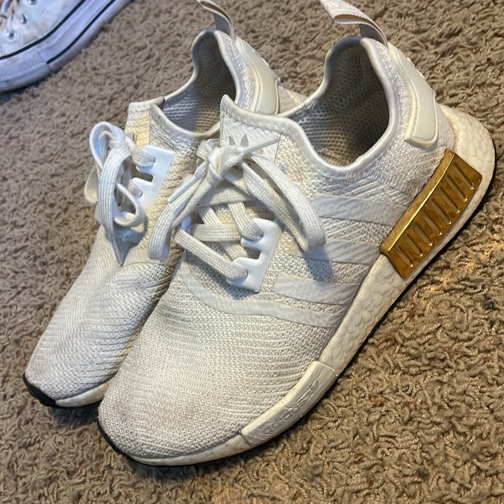 Adidas tennis shoes size 9!